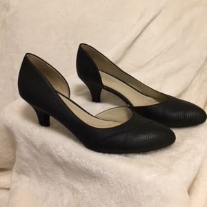 Naturalizer Black Pumps